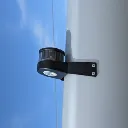 Motorlanterne og dekkslys montert på mast.webp