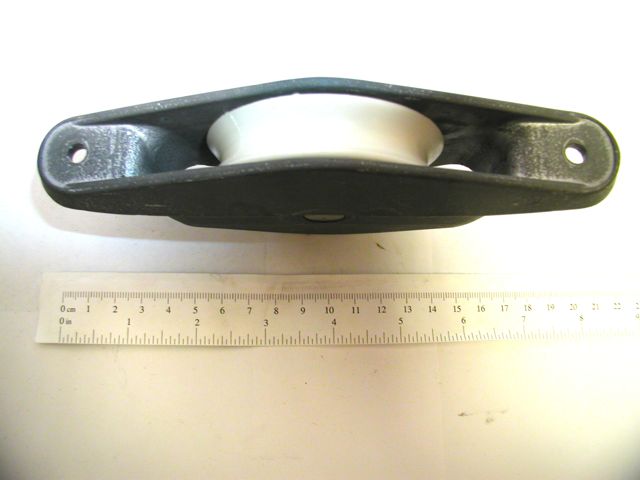 [z3028] Large sheave box  (sheave dia 80)