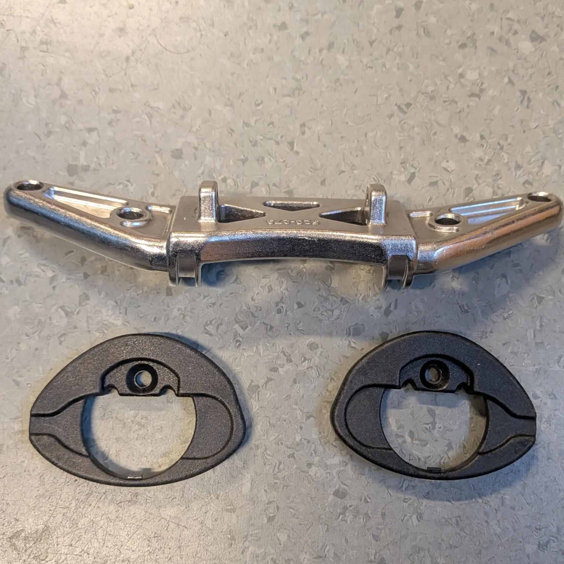 [522-279-01] Spreader Bracket CC 115/T60 2-pin